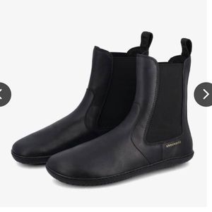Groundies Camden barefoot Chelsea boot in black leather size 8